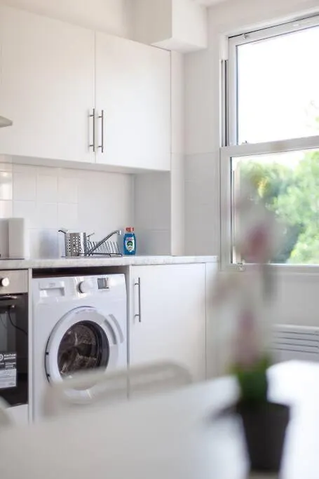 Stylish Stay 2-Bed By Tower Of London United Kingdom