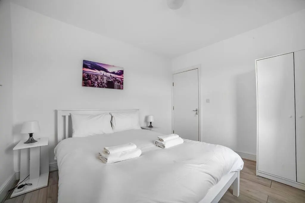 Stylish Stay 2-Bed By Tower Of London United Kingdom