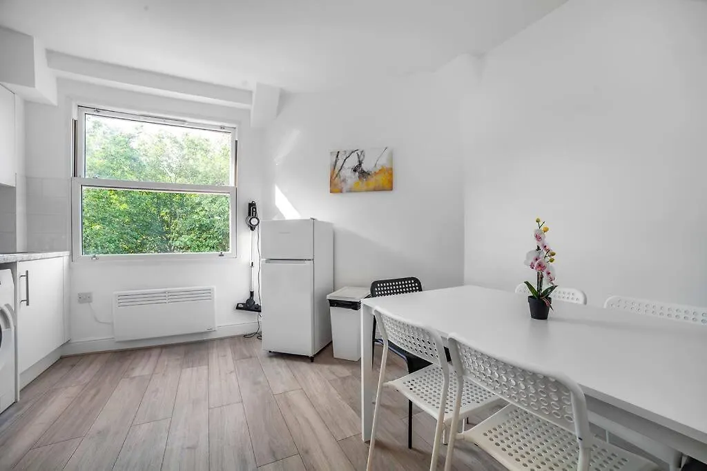 Stylish Stay 2-Bed By Tower Of London 0*,  United Kingdom